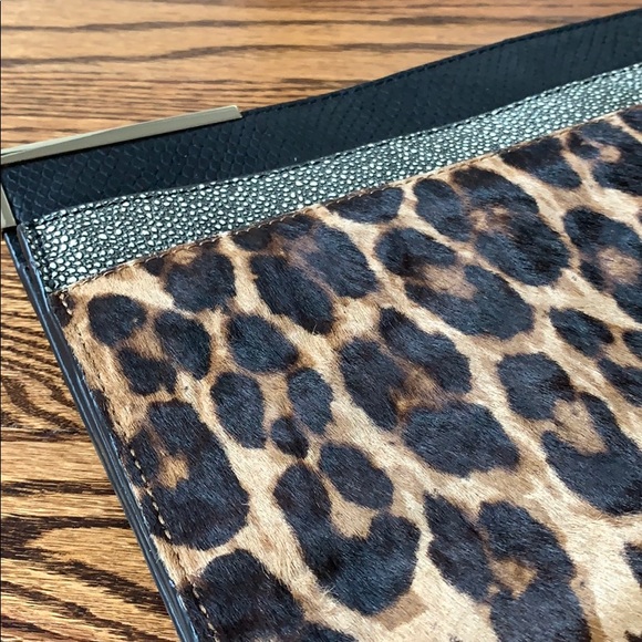 VC Oversized Clutch - Picture 7 of 7